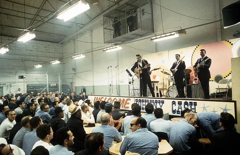 Johnny Cash nas prisões em um show para detentos em San Quentin