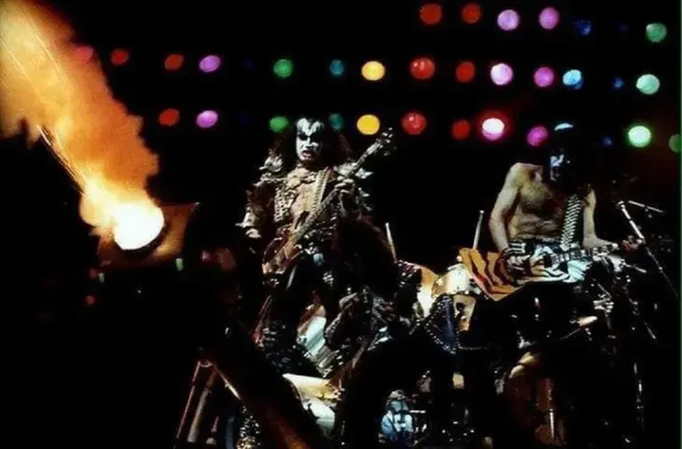 Imagem do show do Kiss no Maracanã em 1983