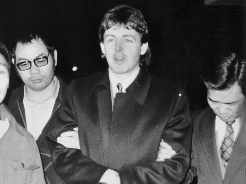 Paul McCartney preso no Japão